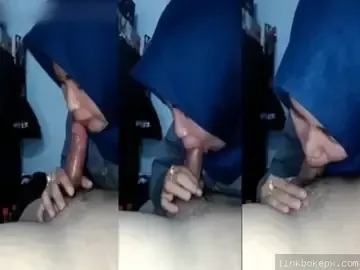 Bokep Jilbab ABG Polos Cicip Kontol Perdana Muncrat